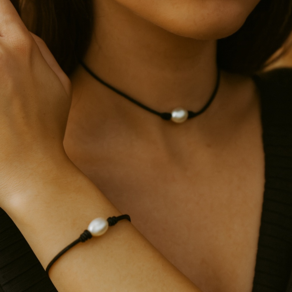 Elegant Black and White Pearl Necklace Choker and Bracelet Set
